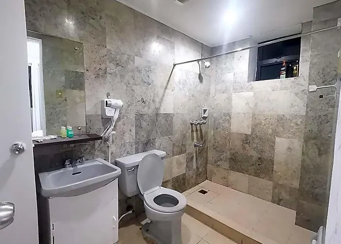 Comfort Services 3* 마닐라